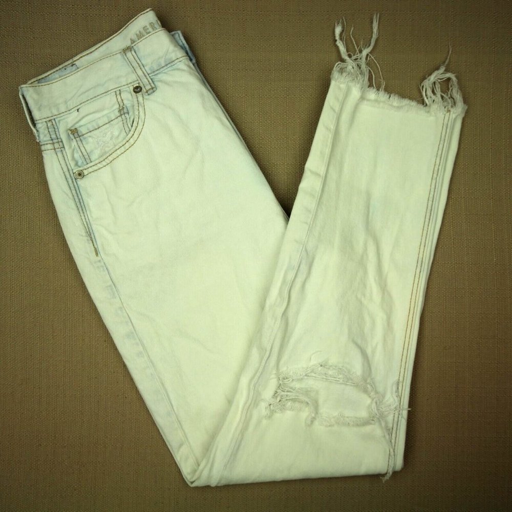 American Eagle High Waist Mom Jeans Women's Size 4 Light Wash Distressed Denim